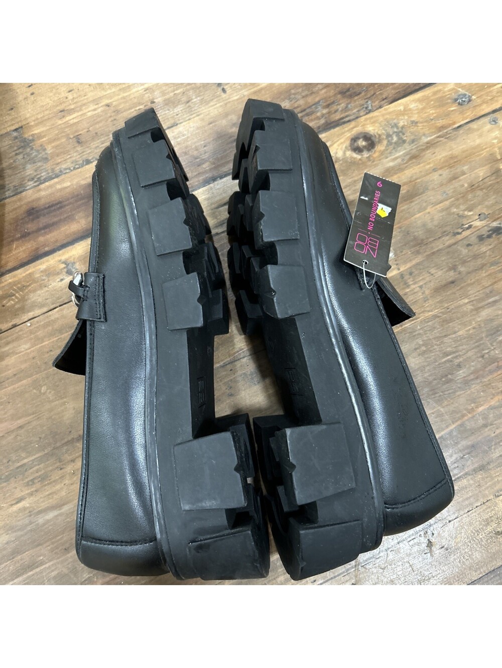 No Boundaries Lug Sole Loafer-Size 9-Platform-Memory Foam-Chain Detail-NEW - Picture 3 of 5